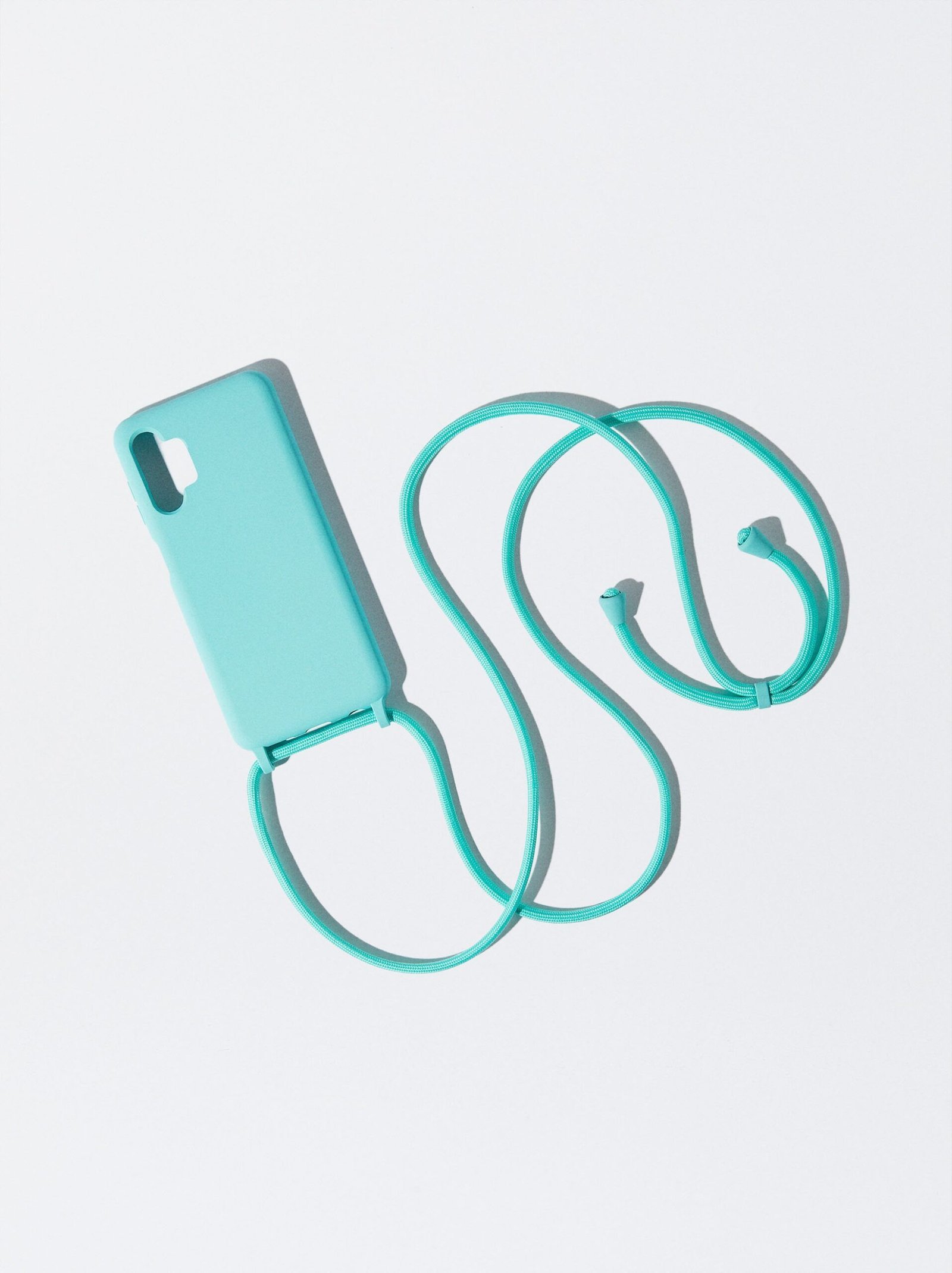 funda movil colgada scaled 1