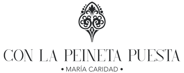 logo con la peineta puesta maria caridad